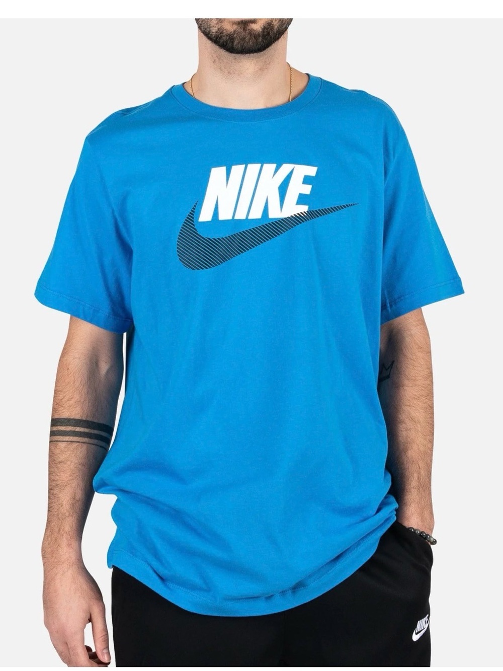 Nike Men’s Sm Blue Logo T-Shirt Graphic Logo Design Like New Condition